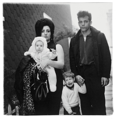 diane_arbus_young_brooklyn_family